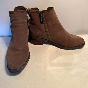 Blondo waterproof booties 6M brown